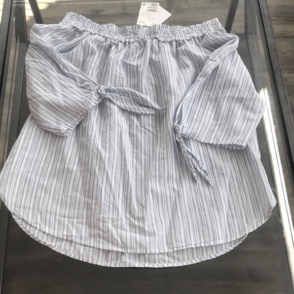 H&M Tops - 🛍 3 for $25/ H&M off the shoulder top